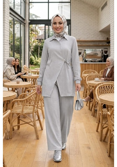 Hb Harma Time Butik Kadın Düğmeli Kuşaklı Çilek Kumaş Tunik Pantolon Gri İkili Takım Gri Gri Hb Harma Time Butik Kadın Düğmeli Kuşaklı Çilek Kumaş Tunik Pantolon Gri İkili Takım Gri Gri