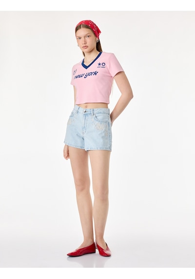 Koton Pamuklu Nakış Detaylı Regular Fit Mini Denim Şort Açık İndigo 6sal40275md