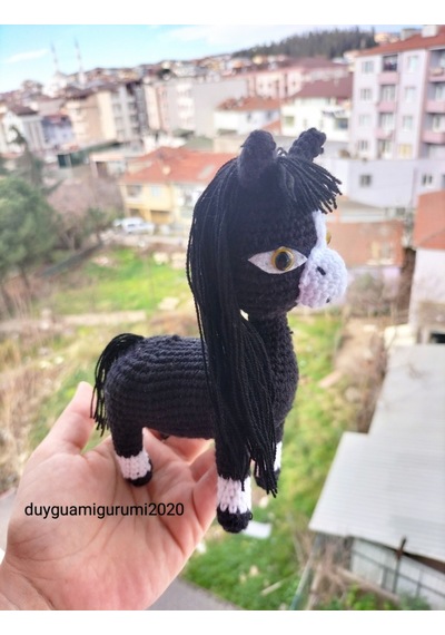 Amigurumi siyah at Karatay doru karakteri oyuncak 15 cm