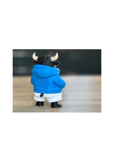 Kapüşonlu Boğa Figürü 10cm