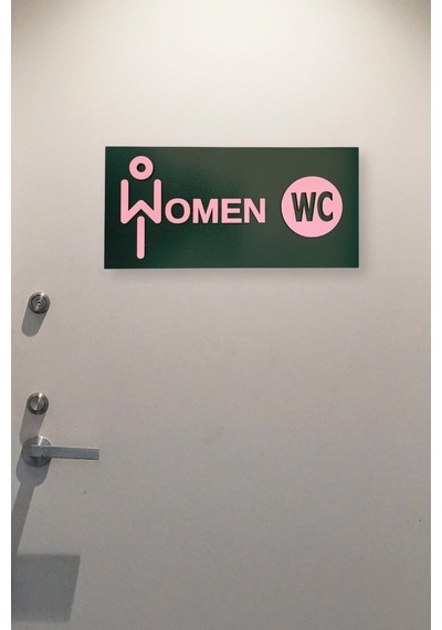 Dekoratif Ahşap 2d Kabartma Women Figürlü Wc Tabelası - Pembe