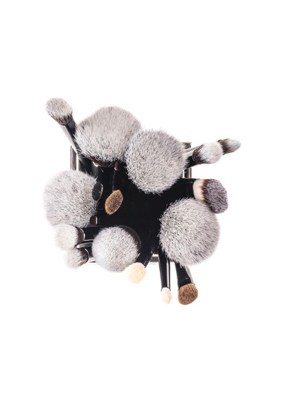 Artisan's Easel Elite Cosmetics Fırça Koleksiyonu, Komple Kabuki Makyaj Fırçası Seti, Ayaklı Dönüştürülebilir Fırça Tutuculu, 18 Parça Çok renkli Artisan's Easel Elite Cosmetics Fırça Koleksiyonu, Komple Kabuki Makyaj Fırçası Seti, Ayaklı Dönüştürülebilir Fırça Tutuculu, 18 Parça Çok renkli