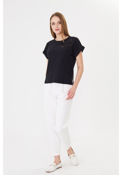 Sortie Collection Göğsü Fiyonk Nakışlı Yırtmaçlı Modal Basic Tişört Siyah