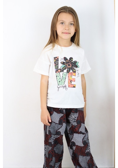 Fesshera Kız Çocuk Love Yourself Baskılı Tişört Ve Geometrik Etnik Desenli Geniş Paça Pantolon Takımı Siyah Fesshera Kız Çocuk Love Yourself Baskılı Tişört Ve Geometrik Etnik Desenli Geniş Paça Pantolon Takımı Siyah