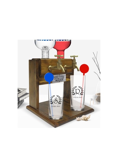 Kişiye Özel Renkli Baskılı Çelenk Baş Harfli İsimli İkili Vodka Bardağı Ve Çift Musluklu Doğal Ahşap Vodka Standı-4