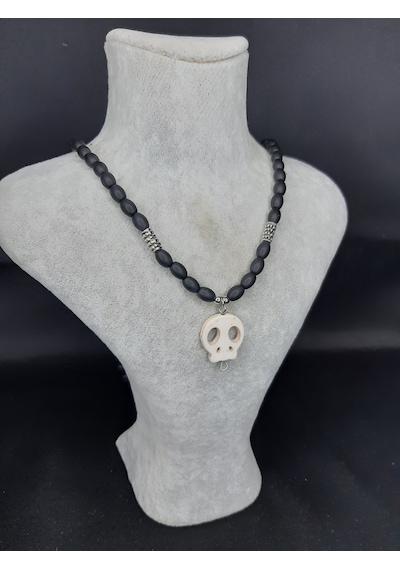 Mryart Unisex Oniks Taşı Boncuklu Kafatası Figürlü Kolye Gotik Tarz Aksesuar 01 - Siyah