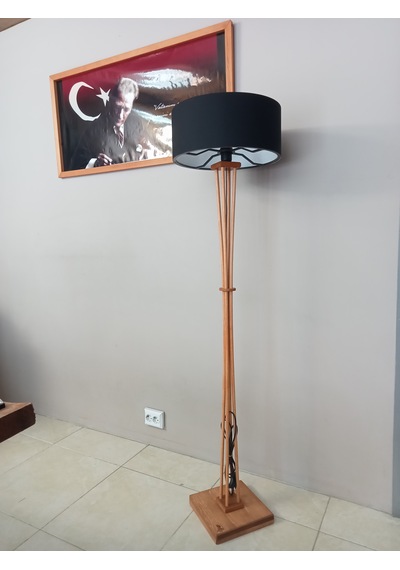Açık Meşe Ahşap Lambader-siyah Başlıklı Köşe Aydınlatması Anahtar Kablolu