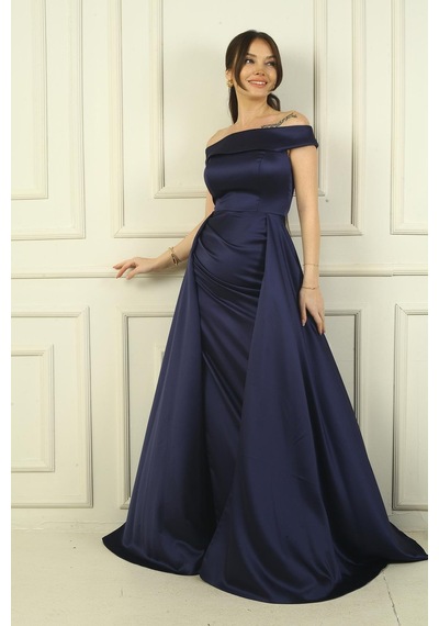 By Saygı Kadın Madonna Yaka Önü Büzgülü Astarlı Pelerinli Saten Uzun Elbise-40147 Lacivert By Saygı Kadın Madonna Yaka Önü Büzgülü Astarlı Pelerinli Saten Uzun Elbise-40147 Lacivert