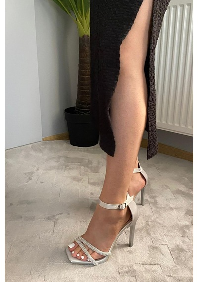 Preshley Kadın Beka Gümüş Saten 11 Cm Topuklu Taş Detaylı Abiye Ayakkabı GÜMÜŞ