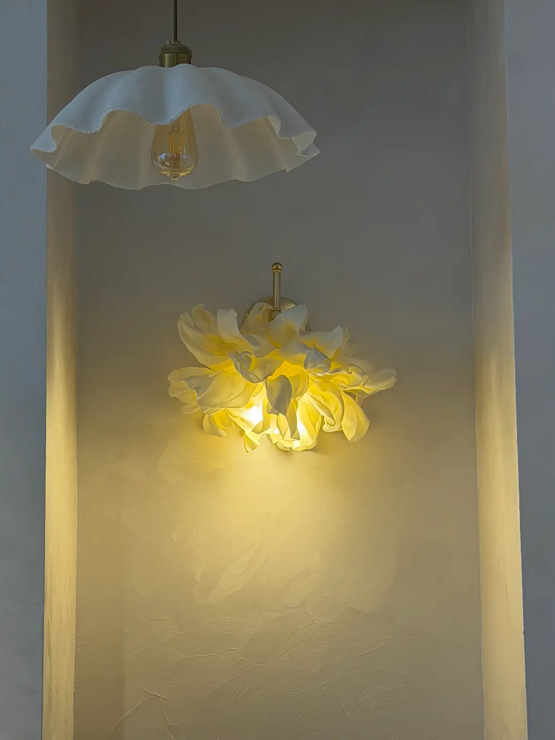 Krem Atelier Eva Tasarım Kablolu Duvar Aydınlatması Aplik - Alt Parlak Gold