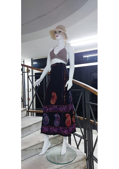 Bohem Stil Hint Batik Çiçek Desenli Ve İşlemeli Uzun Hint Anvelop Etek Görseldeki Çok Renkli Bohem Stil Hint Batik Çiçek Desenli Ve İşlemeli Uzun Hint Anvelop Etek Görseldeki Çok Renkli