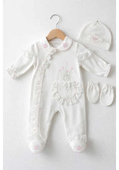 Kardeşler Bebe Dantelli Çiçek Nakışlı Kız Bebek Tulum Bere Eldiven Seti Ekru