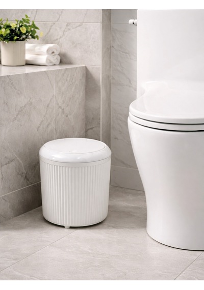 Modern Çizgili Tasarımlı Click Kapaklı Şık Ve Kompakt Banyo Çöp Kovası Beyaz
