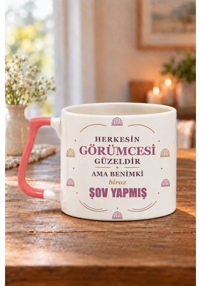 Herkesin Görümcesi Güzeldir Ama Benimki Biraz Şov Yapmış Baskılı Prime Kupa - Lacivert Prime Kupa - Pembe Kulp