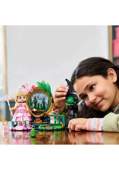 LEGO® Wicked Elphaba ve Glinda Figürleri 75682 - 10 Yaş ve Üzeri Çocuklar için Fantastik Oyuncak Yapım Seti (558 Parça)