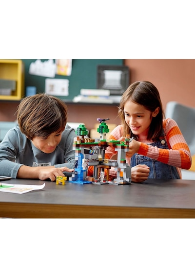 LEGO® Minecraft 21169 İlk Macera 542 Parça