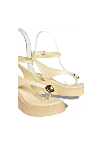 Fox Shoes Y973465909 Bej Parmak Arası Dolgu Tabanlı Kadın Sandalet Bej