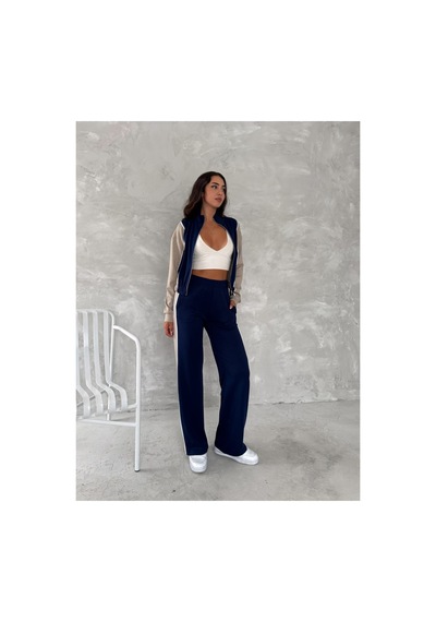 Gugus Kadın Trend Eşofman Takımı Dik Yaka Fermuarlı Bol Paça Yanları Şeritli Aysho Model Lacivert-bej Gugus Kadın Trend Eşofman Takımı Dik Yaka Fermuarlı Bol Paça Yanları Şeritli Aysho Model Lacivert-bej