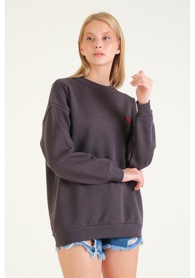 Giyim Dünyası Kadın Kalp Nakışlı 3 İp Şardonlu Oversize Sweatshirt Füme 001