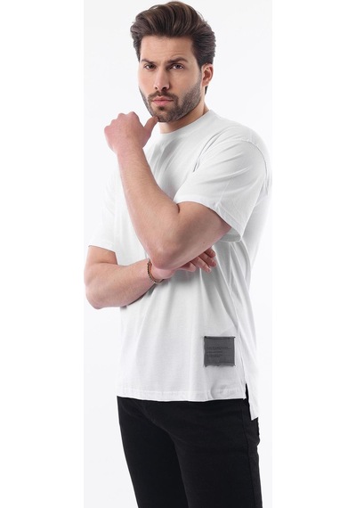 Madmext Beyaz Bisiklet Yaka Pamuklu Arma Deyatlı Overfit Tişört 7019 Beyaz