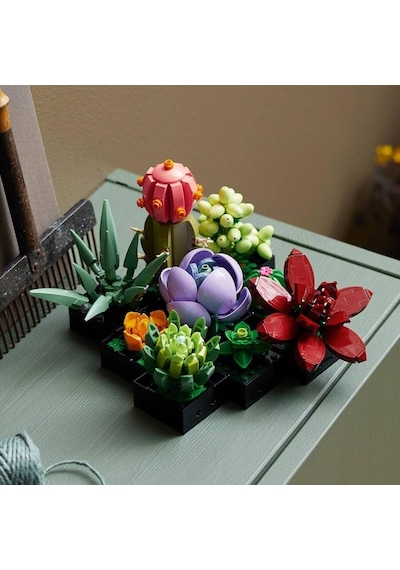 LEGO® Botanicals Sukulentler 10309  – Yetiskinler için 9 Bitki ve Saksi Içeren Dekoratif Yapay Çiçek Modeli Yapim Seti (771 Parça)