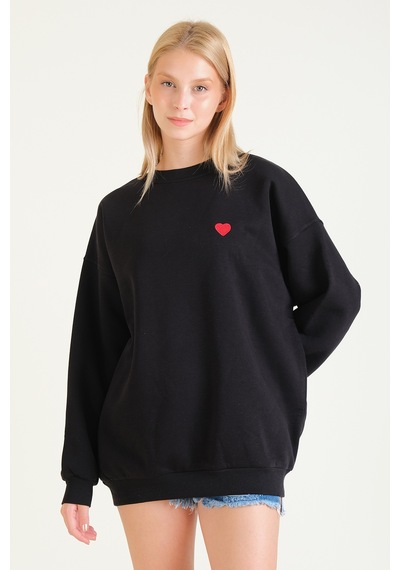 Giyim Dünyası Kadın Kalp Nakışlı 3 İp Şardonlu Oversize Sweatshirt Siyah 001