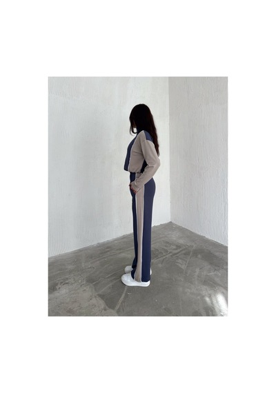 Gugus Kadın Trend Eşofman Takımı Dik Yaka Fermuarlı Bol Paça Yanları Şeritli Aysho Model Füme-bej Gugus Kadın Trend Eşofman Takımı Dik Yaka Fermuarlı Bol Paça Yanları Şeritli Aysho Model Füme-bej