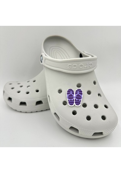 Crocs Terlik Süsü Ve Aksesuarı , Çanta Süsü Jibbitz Parmak Arası Terlik 08 Görsel Logo Aksesuar Mor-lila-beyaz Crocs Terlik Süsü Ve Aksesuarı , Çanta Süsü Jibbitz Parmak Arası Terlik 08 Görsel Logo Aksesuar Mor-lila-beyaz