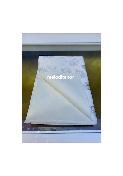 Simli Yaprak Salça Lekesi Tutmayan Sedefli Beyaz Lüks Astarlı Dertsiz Linen Pvc Muşamba Masa Örtüs Gümüş Simli Yaprak Salça Lekesi Tutmayan Sedefli Beyaz Lüks Astarlı Dertsiz Linen Pvc Muşamba Masa Örtüs Gümüş