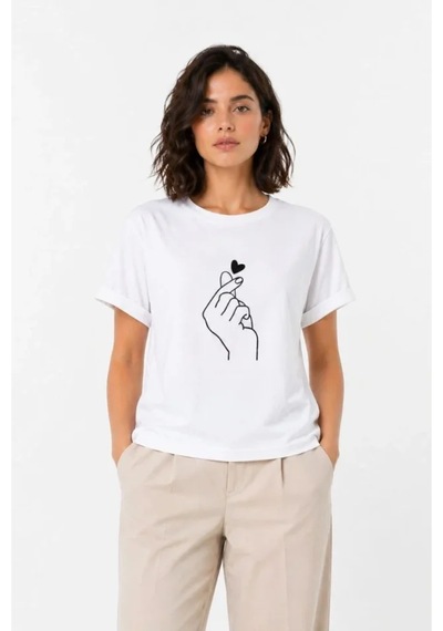 Butik İstanbul Kore Parmak Kalp Aşk Temalı Minimal Baskılı Tişört Yazlık Kısa Kol T-shirt - Beyaz Butik İstanbul Kore Parmak Kalp Aşk Temalı Minimal Baskılı Tişört Yazlık Kısa Kol T-shirt - Beyaz