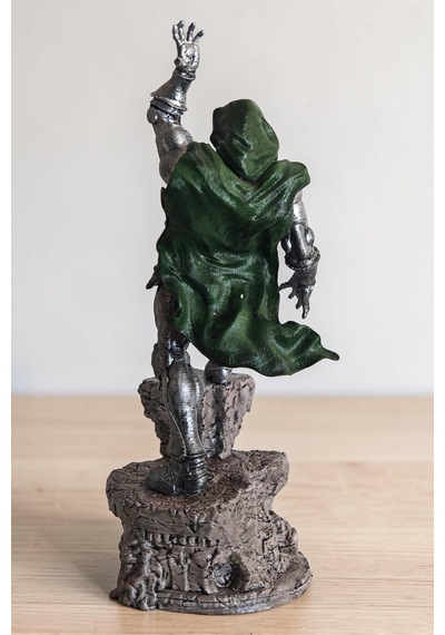 Doctor Doom Figür 20 Cm