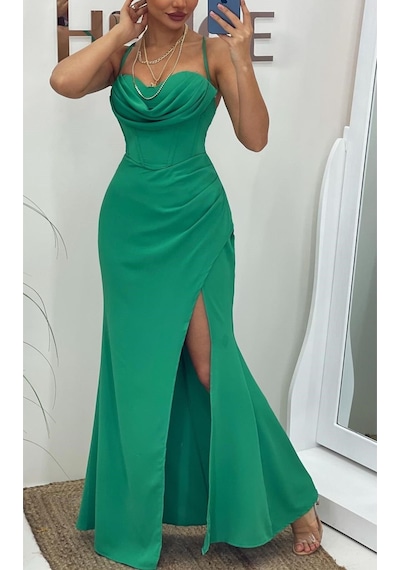 Fashion Cocktail Sırt Korseli Derin Sol Yırtmaçlı Degajeli Saten Askılı Uzun Abiye Elbisesi Yeşil Fashion Cocktail Sırt Korseli Derin Sol Yırtmaçlı Degajeli Saten Askılı Uzun Abiye Elbisesi Yeşil