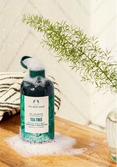 The Body Shop Çay Ağacı Tea Tree Yağlı Saçlara Özel Arındırıcı Ve Dengeleyici Jel Şampuan 250 Ml