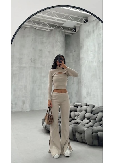 Hazego Kadın Uzun Kollu Pencere Detay Göğüs Dekolteli Bluz Ve Bol Paça Pantolon Ikili Takim Bej Hazego Kadın Uzun Kollu Pencere Detay Göğüs Dekolteli Bluz Ve Bol Paça Pantolon Ikili Takim Bej