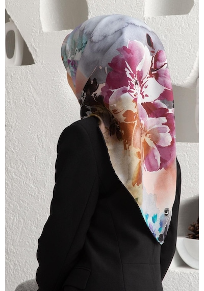 Vissona %100 Twill İpek Çiçek Desenli Siyah - Mürdüm Renkli 90x90 Eşarp Dikim Şekli : El Dikişi Çok Renkli