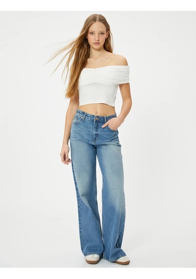 Koton Madonna Yaka Tişört Crop Drape Detaylı Viskoz Kumaş Ekru