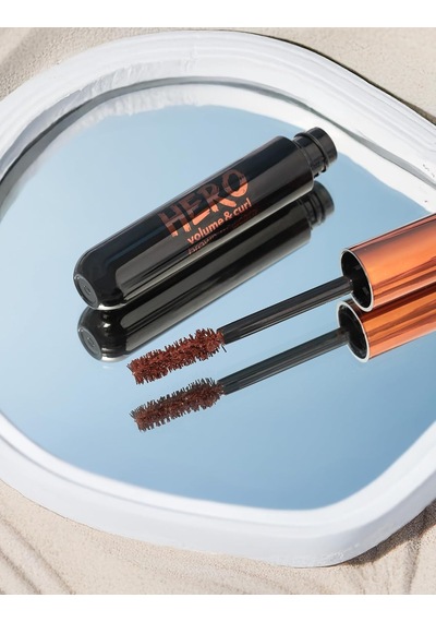 Hero Volume & Curl Yoğun Hacim Veren Nemlendirici Etkili Kahverengi Maskara Çok Renkli