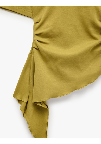 Koton Pamuklu Slim Fit Kısa Kollu Fırfırlı Drapeli Asimetrik Kesim Tişört Haki 7wak50079ek