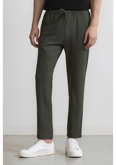 DeFacto Kışlık Jogger Pantolon Beli Bağcıklı Cepli Düz Paça D8641AX24AUKH244 Haki DeFacto Kışlık Jogger Pantolon Beli Bağcıklı Cepli Düz Paça D8641AX24AUKH244 Haki