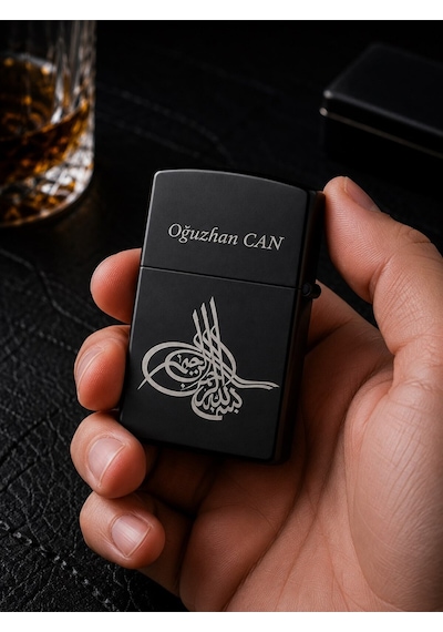 İsime Kişiye Özel Osmanlı Tuğrası Temalı Benzinli Çakmak Premium Hediye Dolu Gönderim Siyah