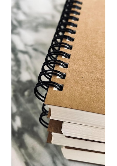 Spiralli Notebook, Kraft Kapaklı, A5 Boyut 15x21 Cm , 100 Yaprak Noktalı Çok Renkli