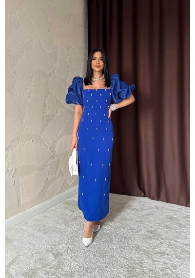 Butik İstanbul Saks İşlemeli Kolu Garnili Elbise Butik İstanbul Saks İşlemeli Kolu Garnili Elbise