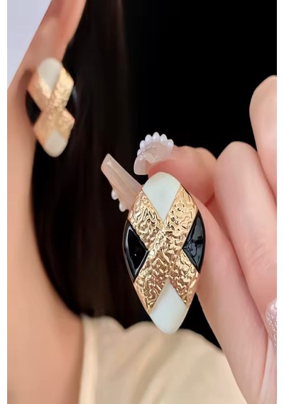 Kadın Küpe Özel Seri İthal Gold İşleme Siyah Beyaz Vintage Küpe Çok Renkli