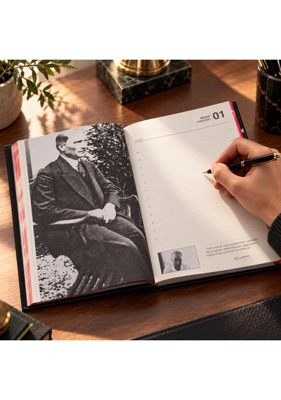 2027 Atatürk Ajandası 17x24 Cm Ciltli Günlük Planlayıcı