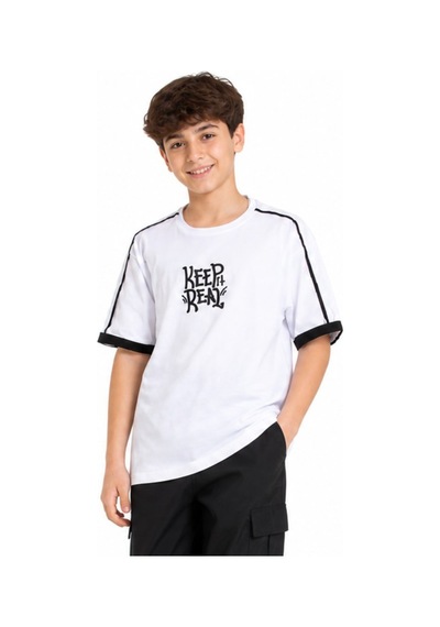Irem Erkek Çocuk Keep Real Yazılı Düşük Omuz Model Kolu Şerit Detaylı Oversize Kalıp Beyaz Renk Tişört Irem Erkek Çocuk Keep Real Yazılı Düşük Omuz Model Kolu Şerit Detaylı Oversize Kalıp Beyaz Renk Tişört
