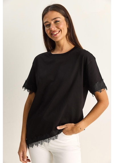 Shade Kadın Bisiklet Yaka Dantel Detaylı Asimetrik Kesim Oversize T-shirt 2224 60286124 - Siyah