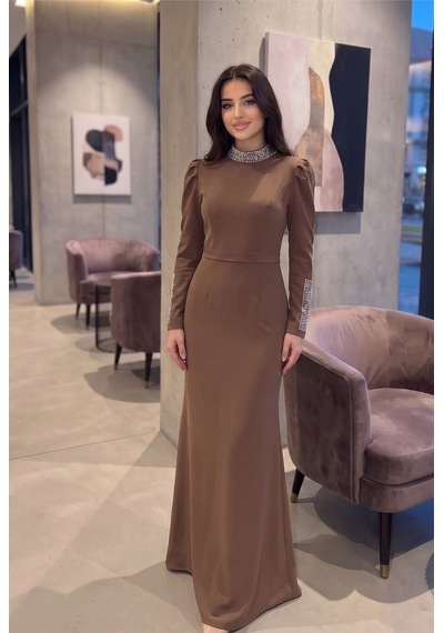 Dorne Moda Taş İşlemeli Yaka Ve Kol Detaylı Uzun Davet Elbisesi Kahverengi Kahverengi Dorne Moda Taş İşlemeli Yaka Ve Kol Detaylı Uzun Davet Elbisesi Kahverengi Kahverengi