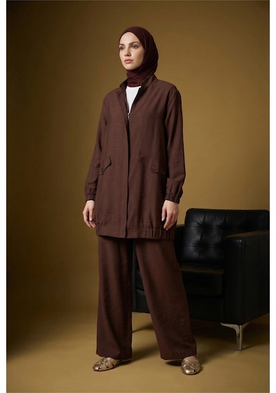 Armine Trend Cep Detaylı Boydan Fermuarlı Pantolonlu Keten İkili Takım Kahverengi 26yt612 Armine Trend Cep Detaylı Boydan Fermuarlı Pantolonlu Keten İkili Takım Kahverengi 26yt612