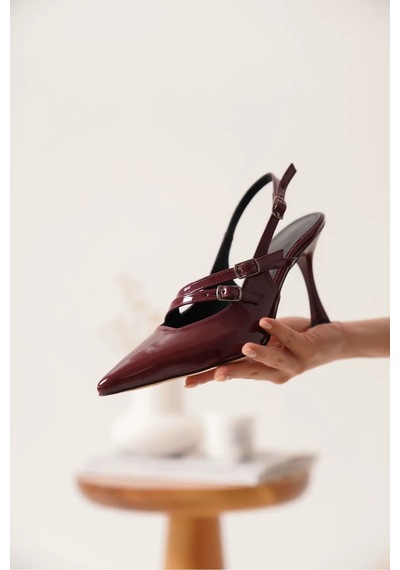 Alfaze Bordo Rugan Sivri Burun Çift Bantlı Zarif Slingback Topuklu Ayakkabı Topuk Boyu 9,5 Cm Alfaze Bordo Rugan Sivri Burun Çift Bantlı Zarif Slingback Topuklu Ayakkabı Topuk Boyu 9,5 Cm