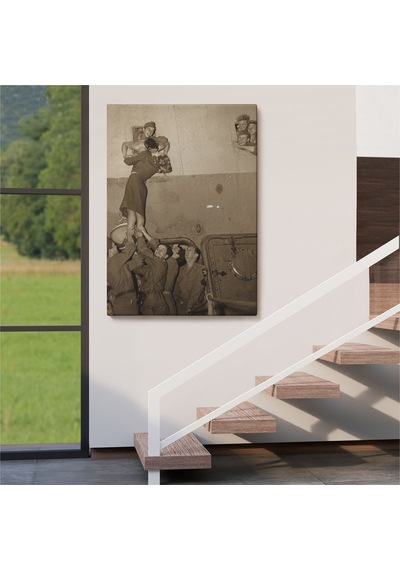 Es10 Marlene Dietrich Tutkuyla Öpüşerek İkinci Dünya Savaşından Eve Döndü Kanvas Tablo-5269 (35 x 50)
